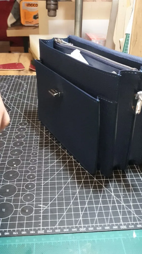 Túi xách da sần xanh navy ảnh 8