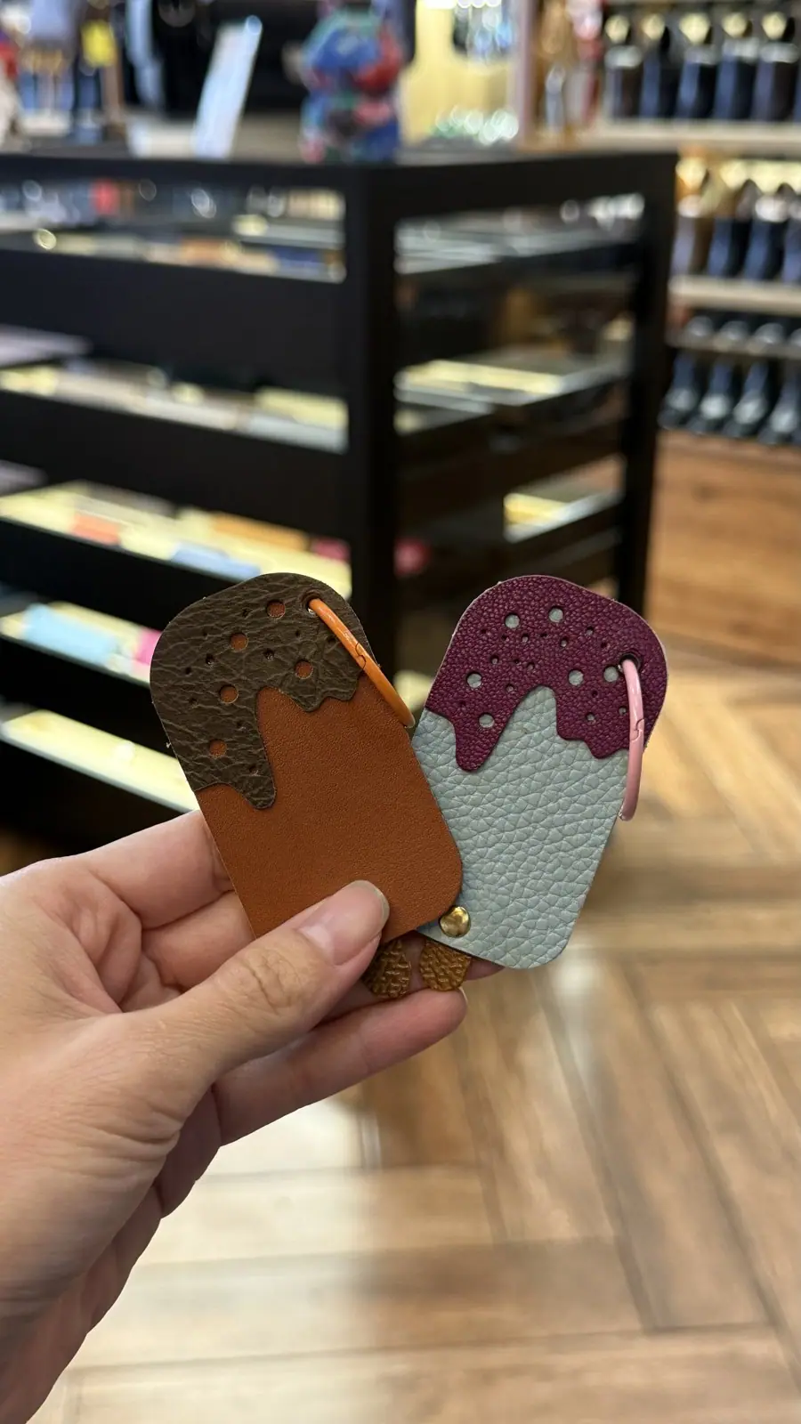 Móc khoá da Kem Yen Leather MKK60M ảnh 1