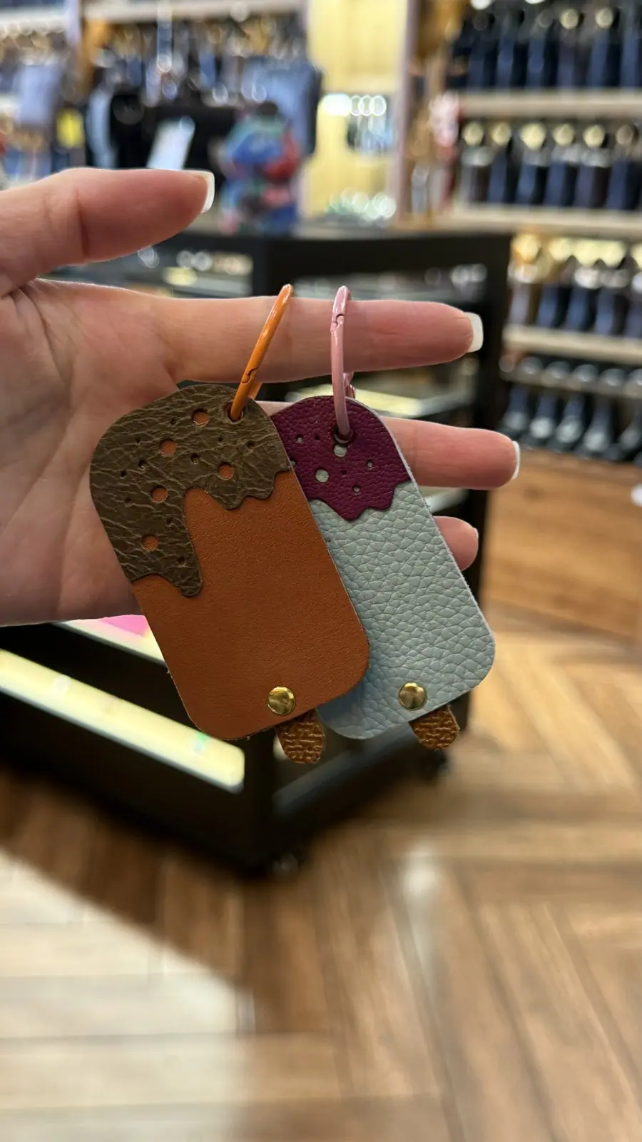 Móc khoá da Kem Yen Leather MKK60M ảnh 2